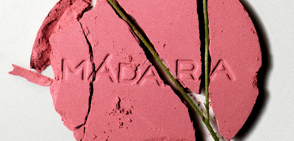 close up of the Madara blush broken up