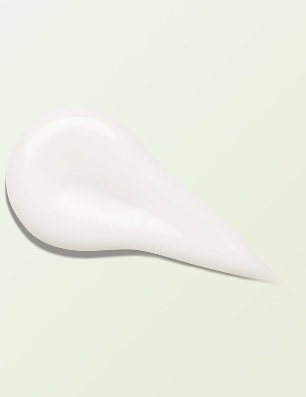 A white teardrop-shaped swatch of 100% Pure Green Tea EGCG Concentrate Serum on pale green, with a smooth rounded end and a long, pointed tail.