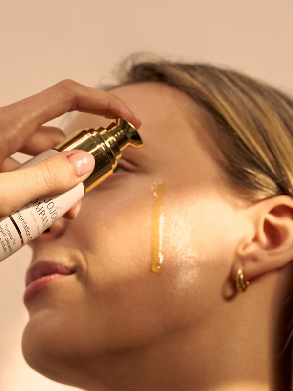 Applying The Jojoba Company Pigmentation Oil to the face