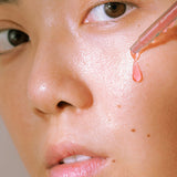 Model applying Madara Peel Hyaluron Intense Peel Serum