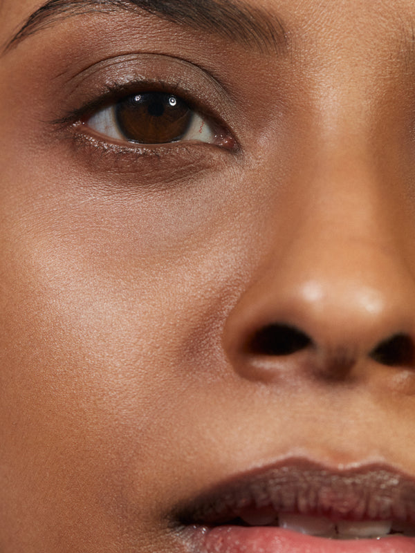 Model wearing Madara Air Equal Soft Silk Mineral Powder
