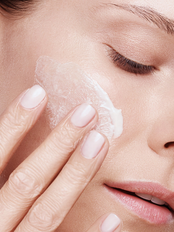 Model applying Madara SOS Rich Hydra-Barrier CICA Cream
