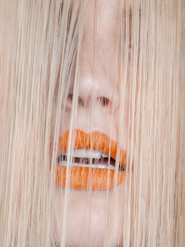 Model using Madara Feed Repair Dry Rescue Hair Mask