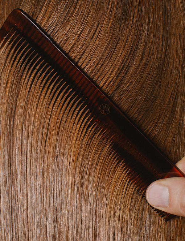 Model with smooth hair after Madara Silk Micro-Keratin Hair Mist