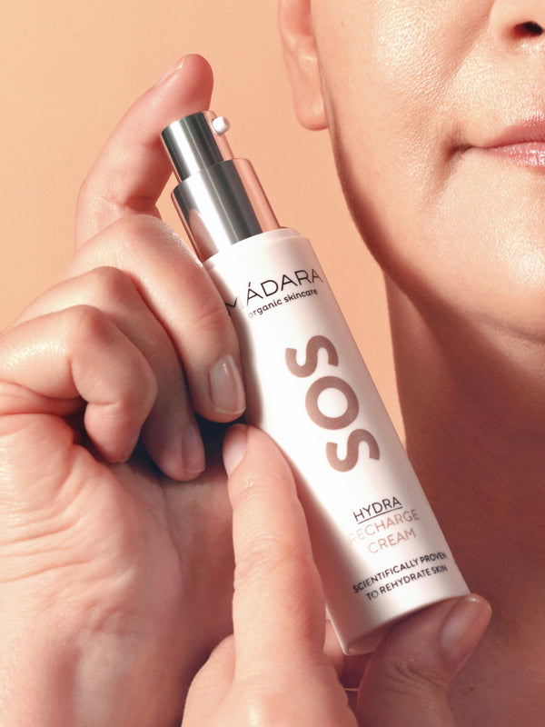 Model applying Madara SOS Hydra Recharge Cream