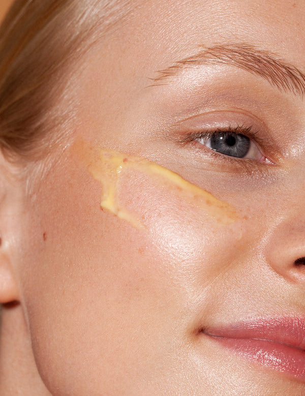 Model using Madara Vitamin C Intense Glow Concentrate