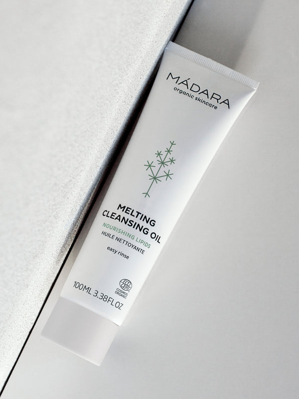 Madara Melting Cleansing Oil bottle photo