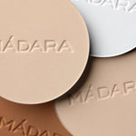 Texture swatches of Madara Air Equal Soft Silk Mineral Powder