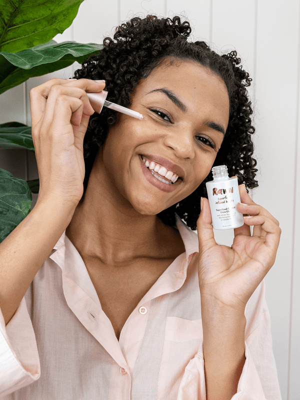 Model applying Raww Superfood Crystal Glow Serum