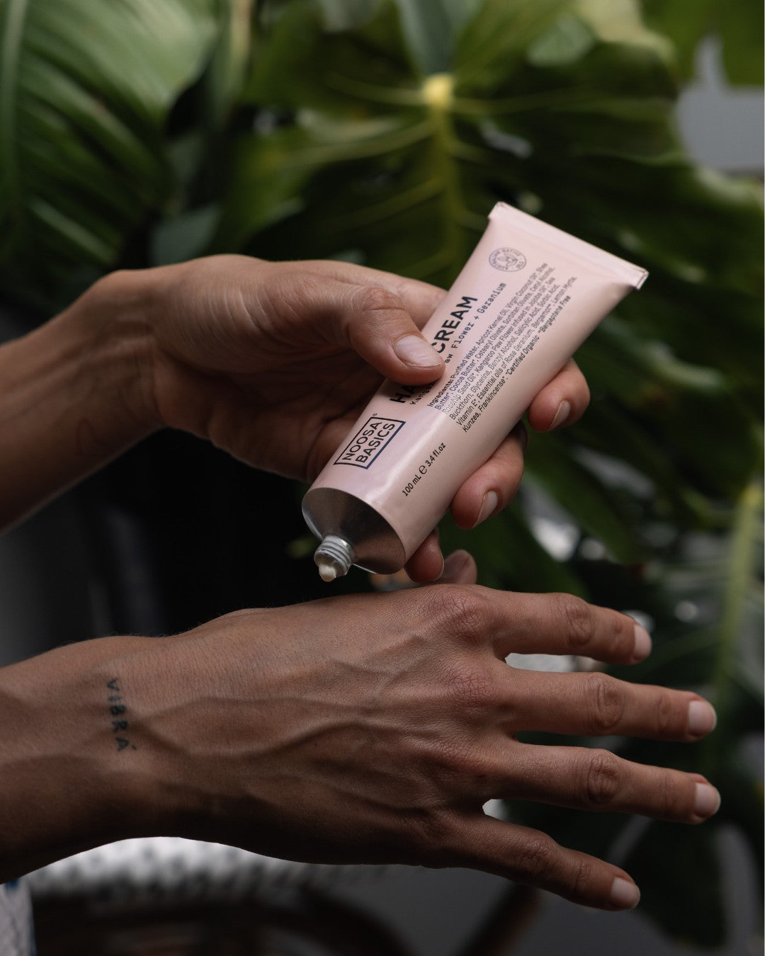 Noosa Basics Hand Cream Kangaroo Paw Flower + Geranium 100ml lifestyle image