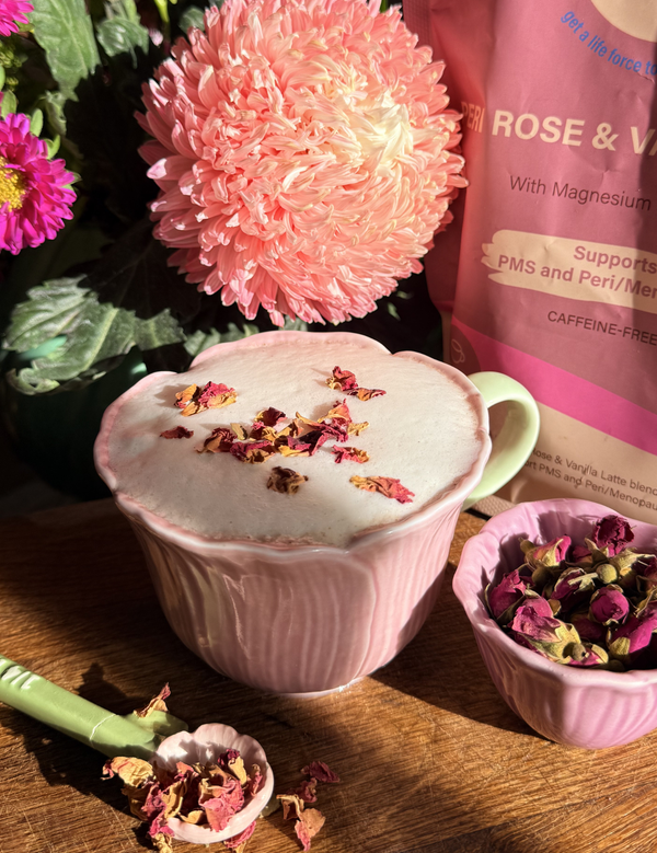 She BANG! Peri Latte Rose & Vanilla pouch with a prepared pink latte