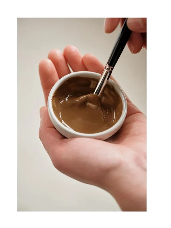 Mixing Dr Hauschka Clarifying Clay Mask