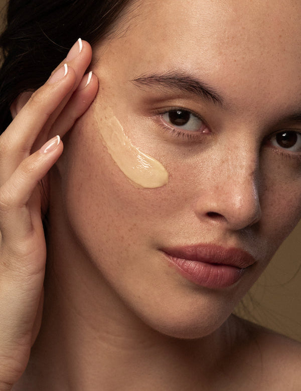 Model wearing Antipodes Diem Vitamin C Pigment-Correcting Water Cream