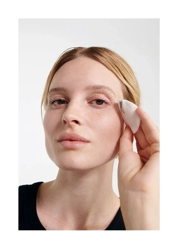 Using Dr Hauschka Eye Make-up Remover with a cotton pad