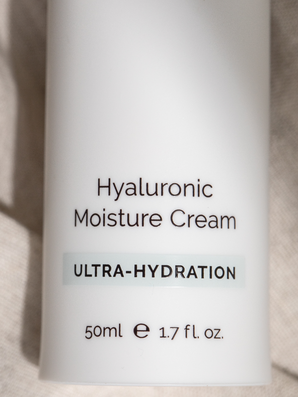 LAMAV Hyaluronic Moisture Cream bottle close up