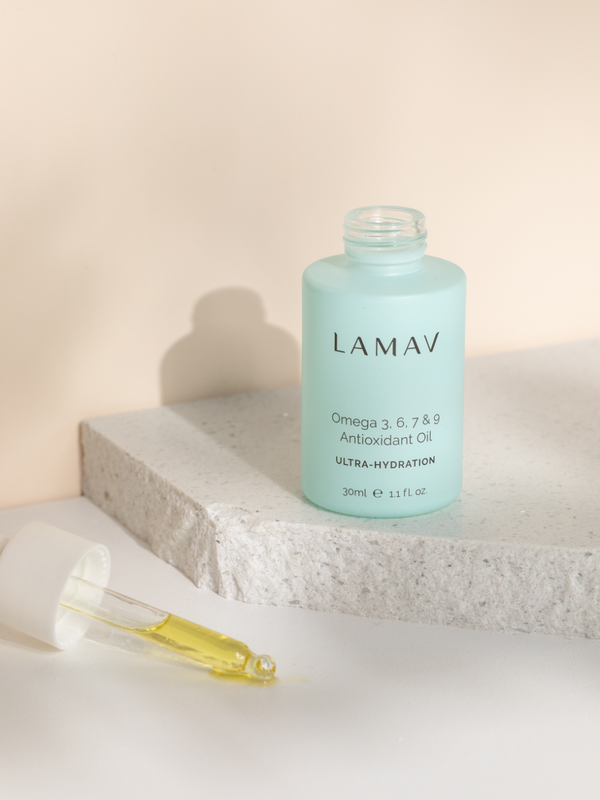 LAMAV Omega 3, 6, 7 and 9 Antioxidant Oil close up