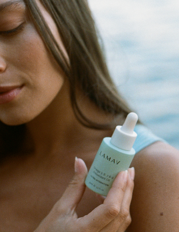 Oil texture of LAMAV Omega 3, 6, 7 and 9 Antioxidant Oil