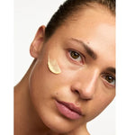 Applying Dr Hauschka Quince Day Cream to the skin