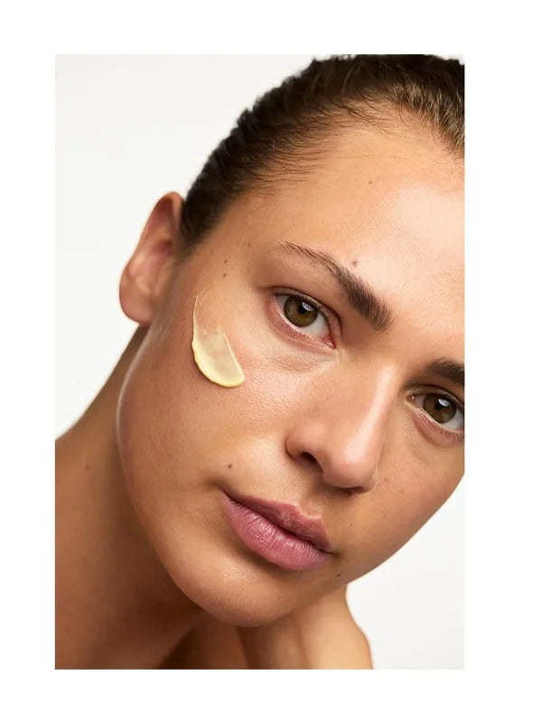Applying Dr Hauschka Quince Day Cream to the skin