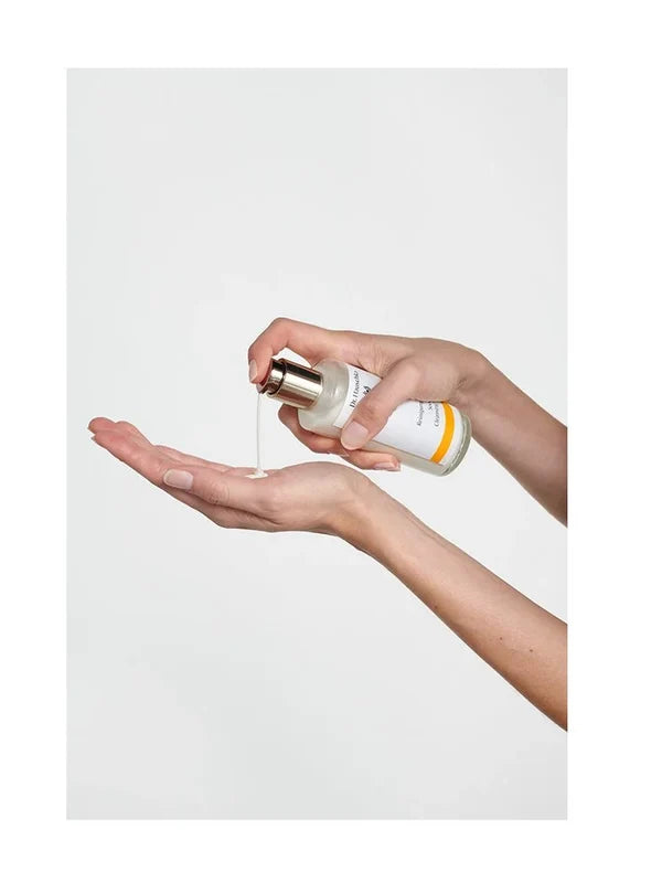 Pump of the Dr Hauschka Soothing Cleansing Milk bottle