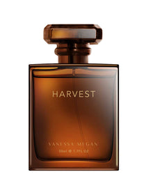 The Vanessa Megan Harvest 100% Natural Perfume comes in a minimalist brown glass bottle labeled HARVEST, with VANESSA MEGAN and 50ml e 1.7 FL OZ beneath, topped with a matching brown cap for an elegant, luxurious look.