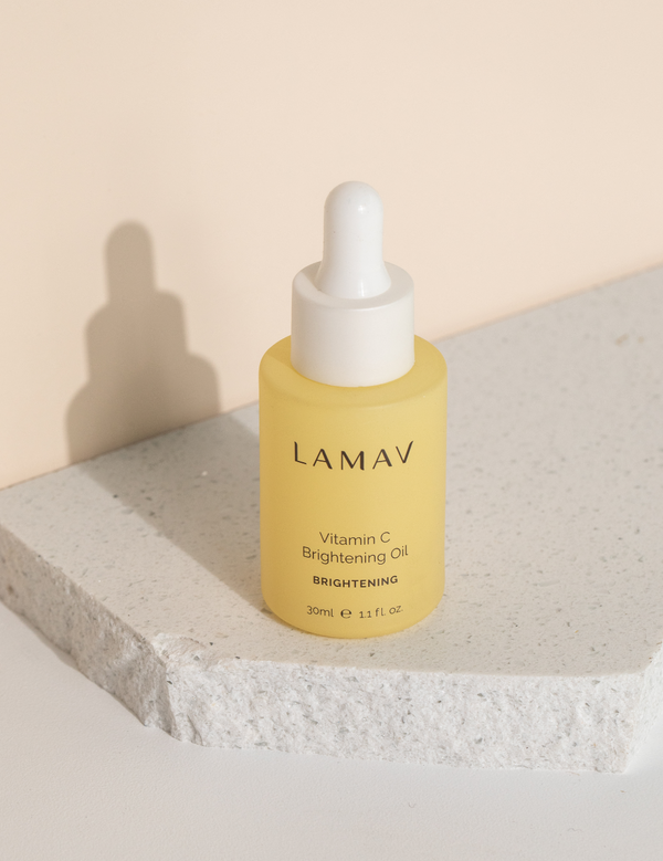 Oil texture of LAMAV Vitamin C Brightening Oil