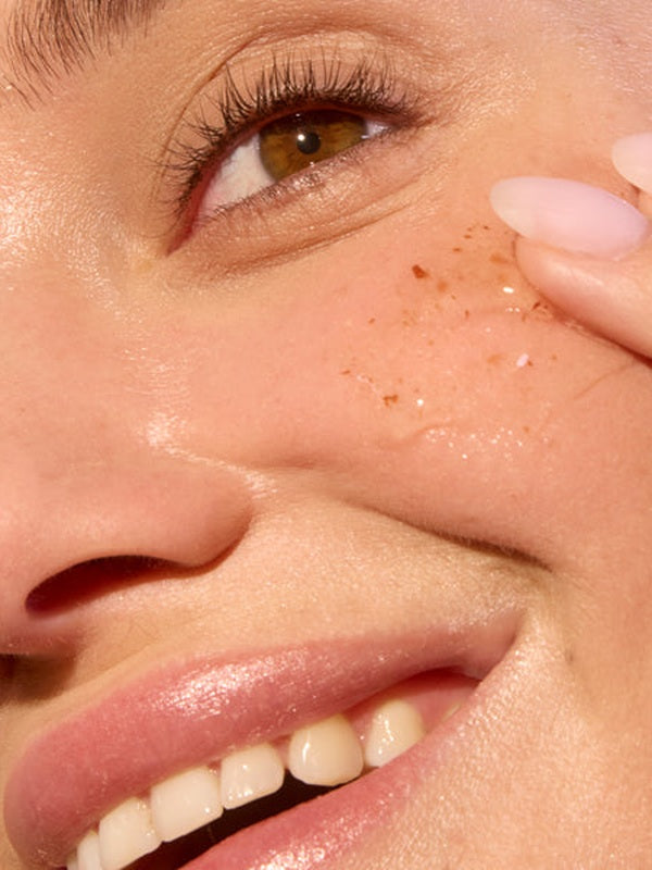 Model applying Acure Zombie Cell Clarifying Mask