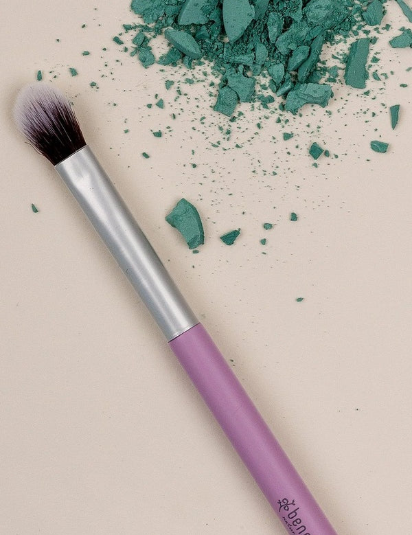 Benecos Blending Brush arranged diagonally beside crushed teal eyeshadow pigment.