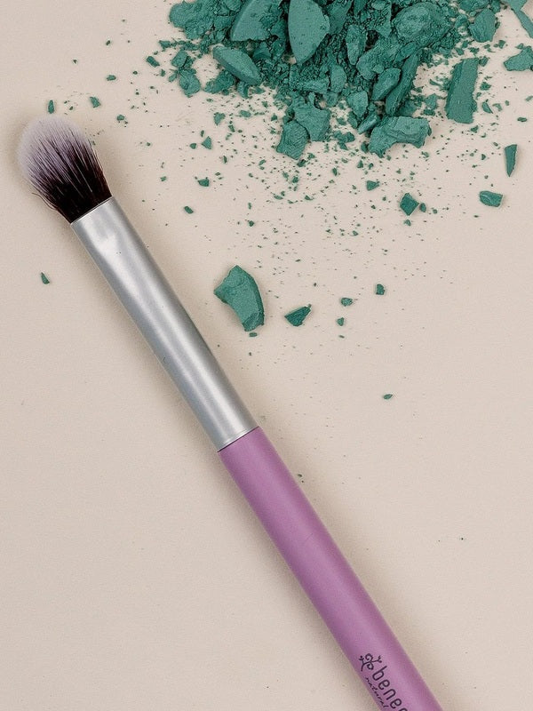 Benecos Blending Brush arranged diagonally beside crushed teal eyeshadow pigment.