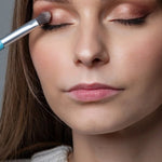 Model applying warm neutral eyeshadow with the Benecos Eyeshadow Brush.