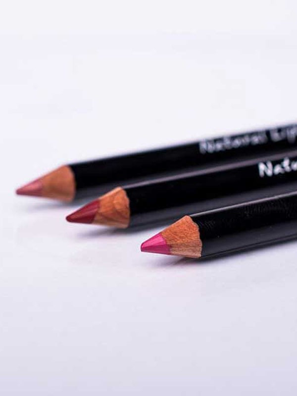 Benecos Natural Lipliner pencils in nude, red and bright pink arranged diagonally on a pale background.