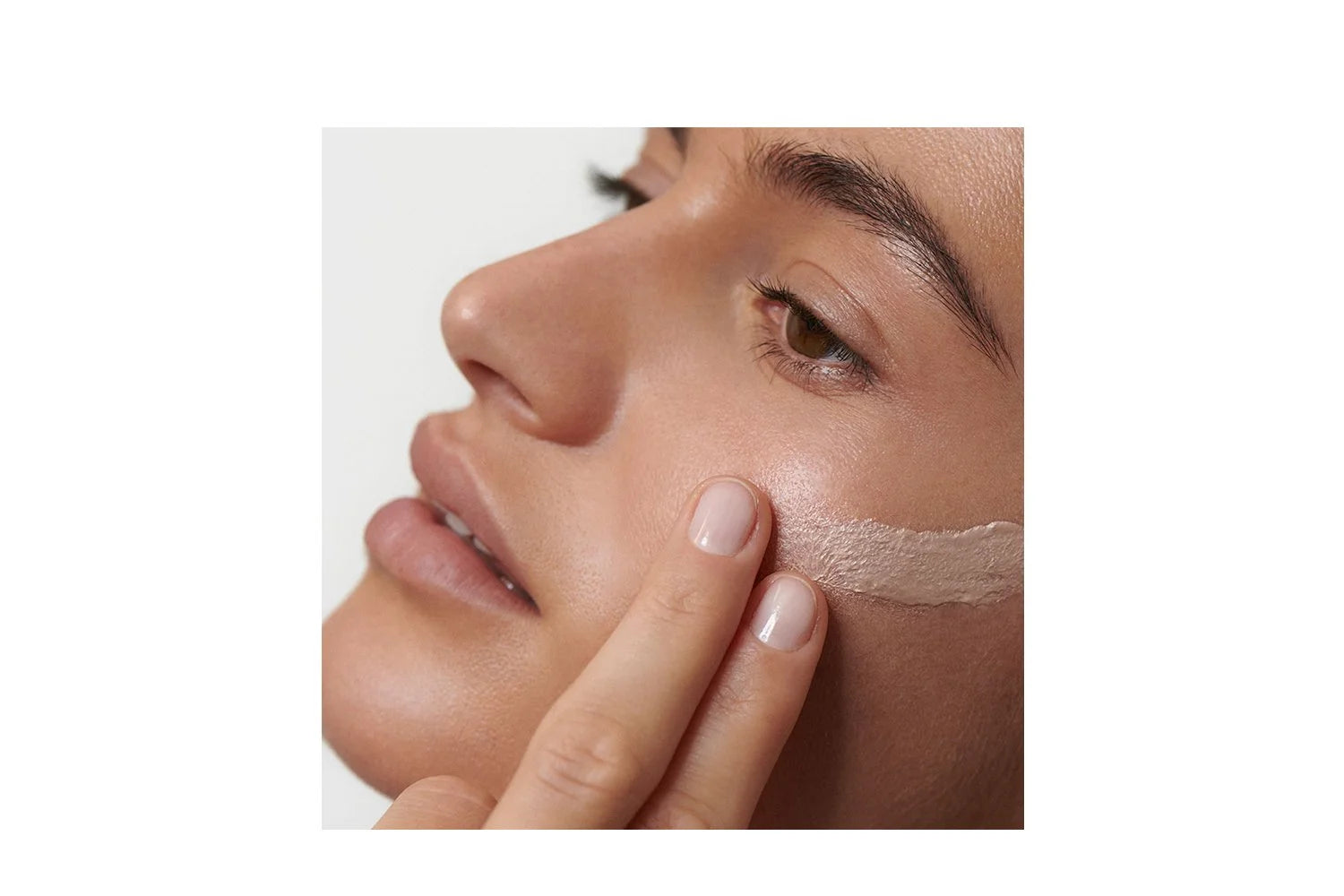 Model wearing Dr. Hauschka Illuminating Fluid