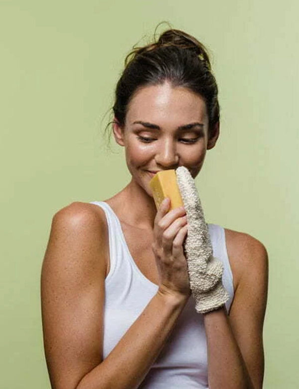 Botani Eco Clear Body Bar 125g — model using body bar