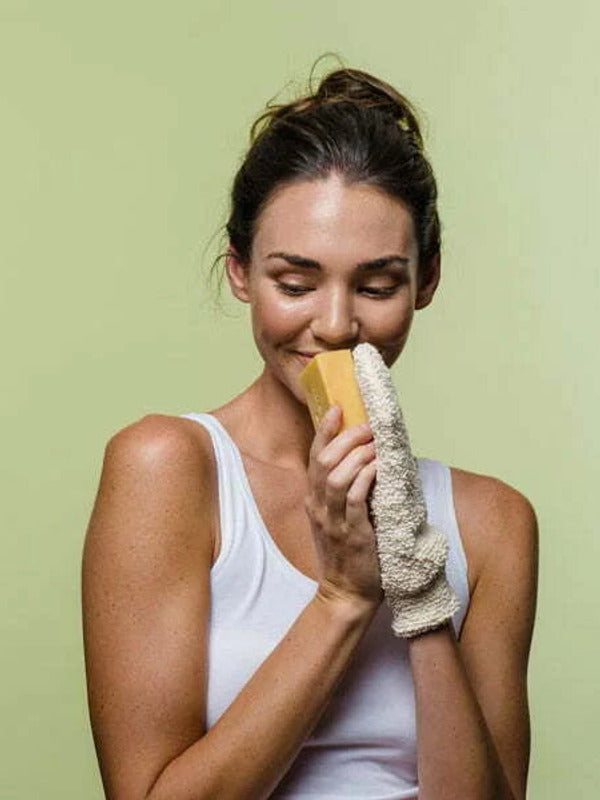 Botani Eco Clear Body Bar 125g — model using body bar