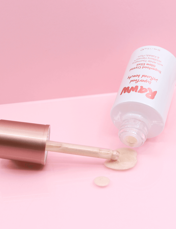 Lifestyle photo of Raww Superfood Crystal Glow Serum