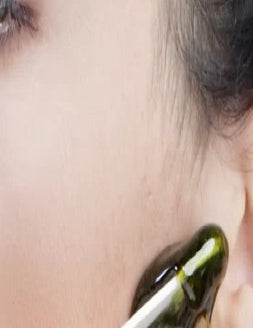 Parissa Face and Lip Hot Wax applied to facial skin