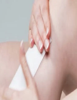 Parissa Organic Roll-On Sugar Wax used on the leg