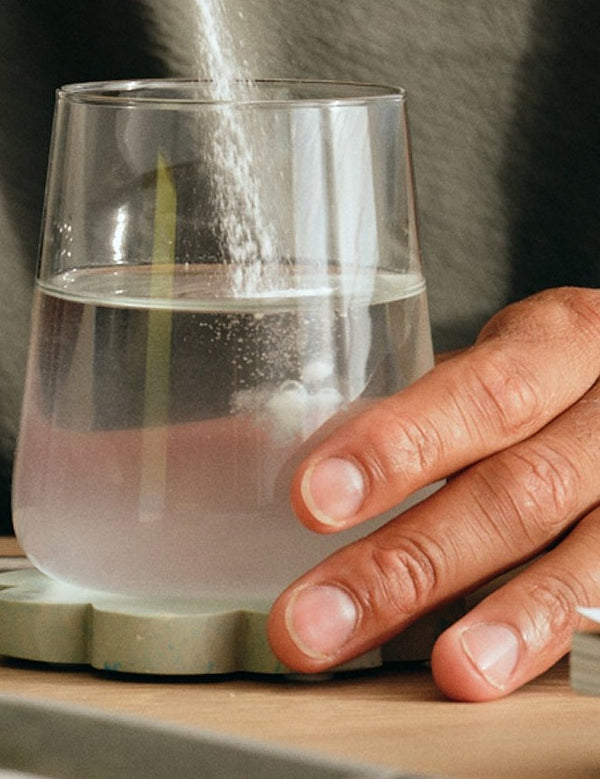 Sodii Salty Kiwi hydration salts being mixed into water