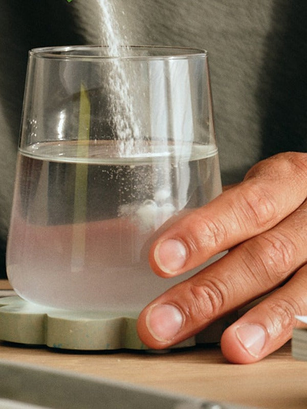 Sodii Salty Kiwi hydration salts being mixed into water