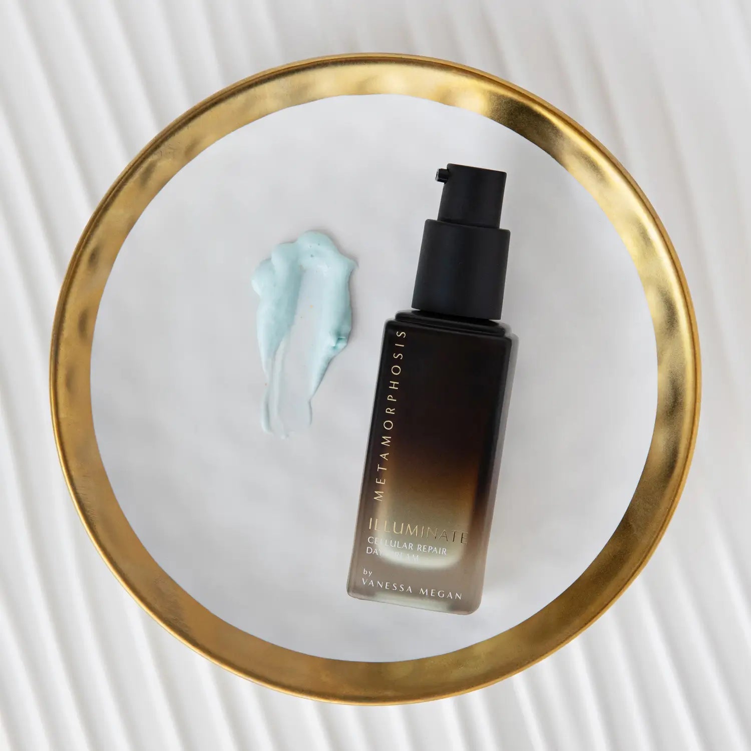 Metamorphosis Illuminate cream and texture lifestyle