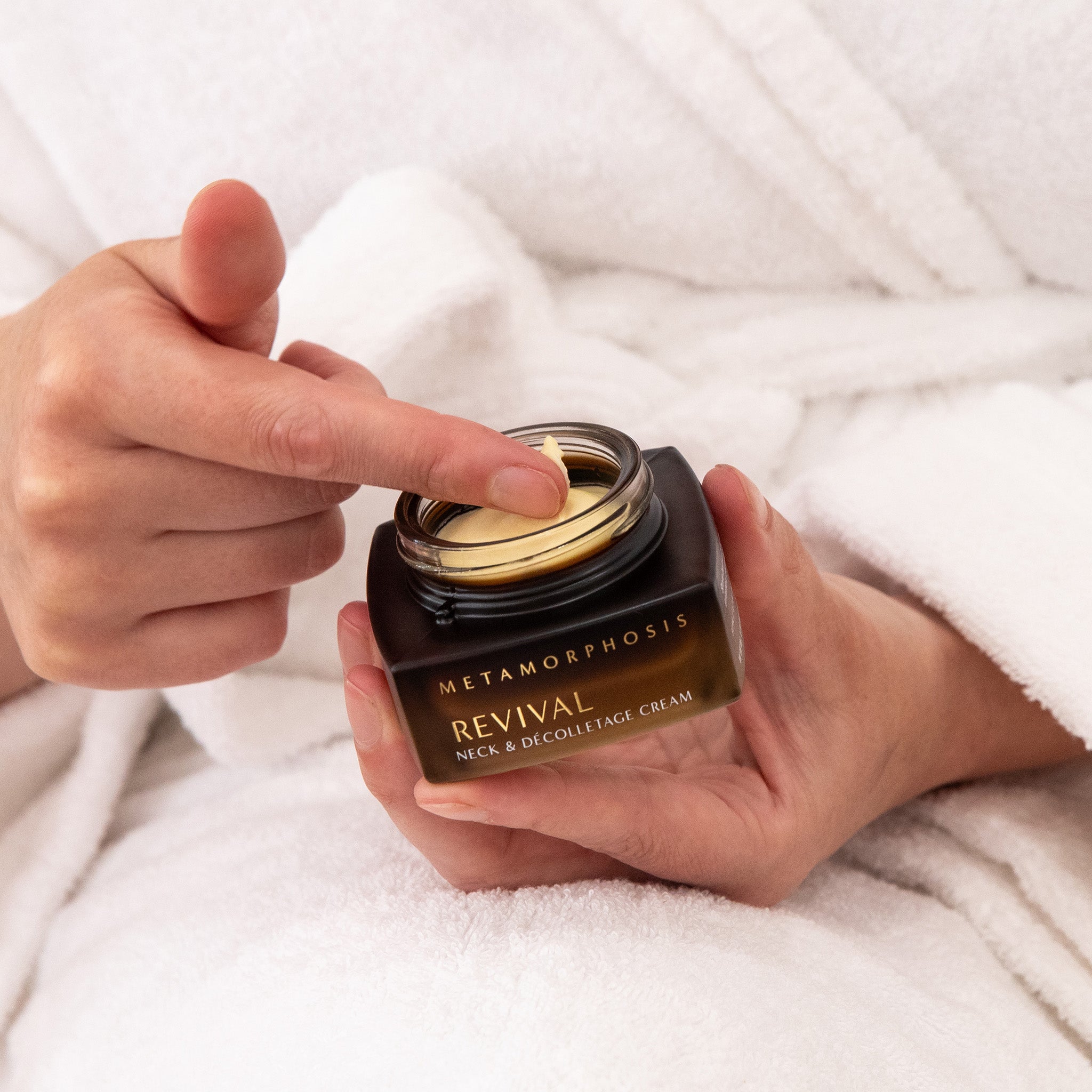 Metamorphosis Revival Neck and Décolletage Cream in use